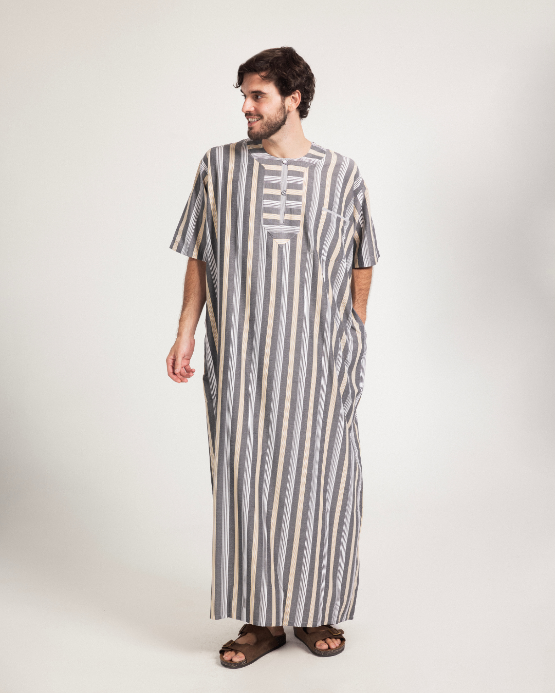 عبايه رجالي نص كم مقلمة