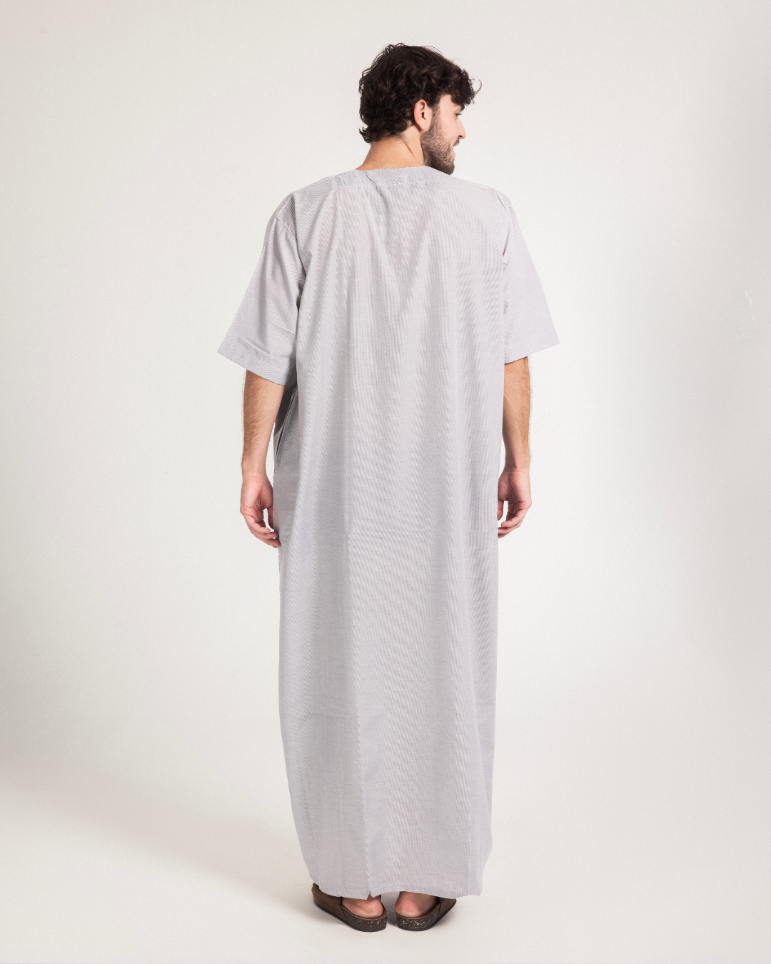 عبايه رجالي نص كم مقلمة