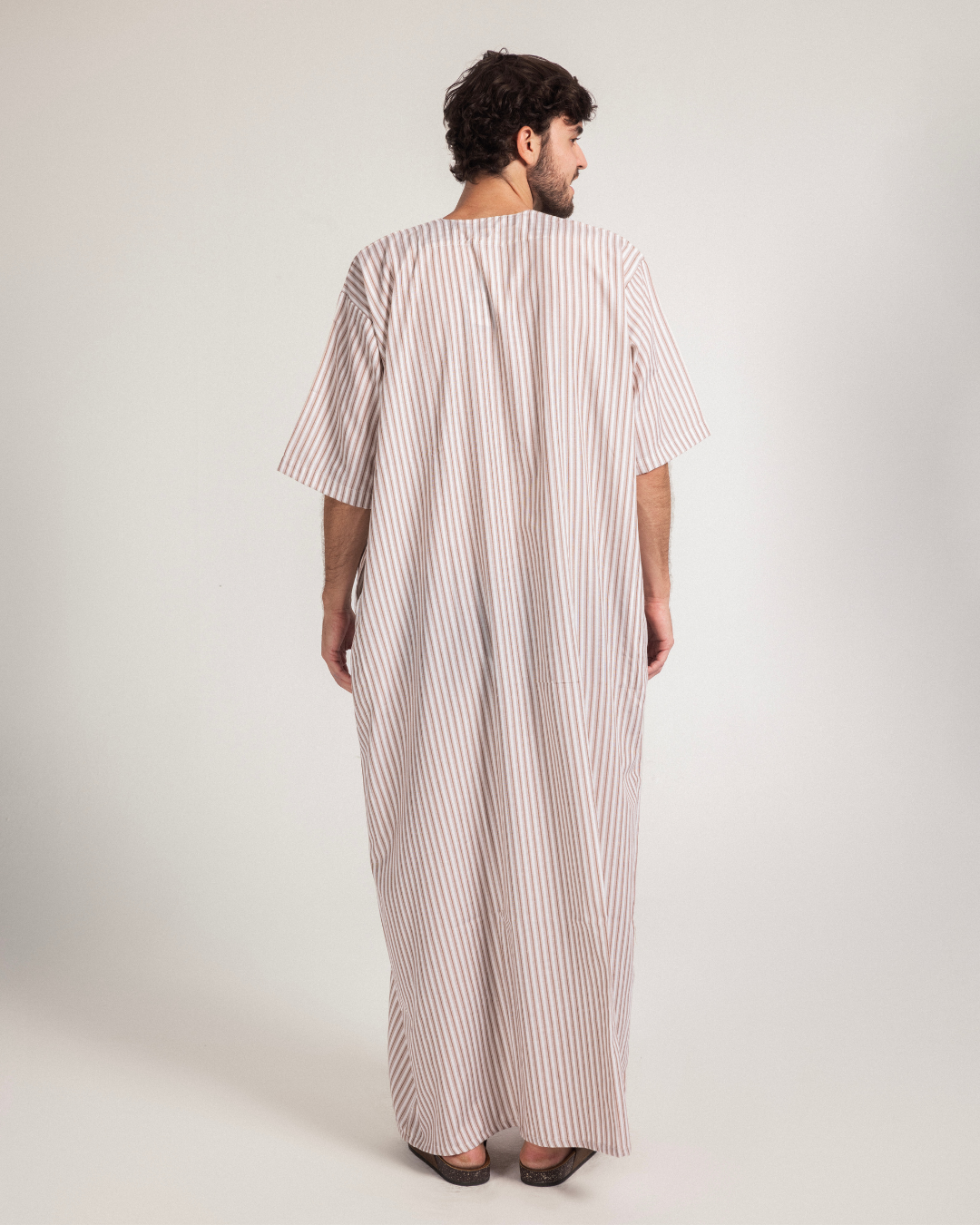 عبايه رجالي نص كم مقلمة