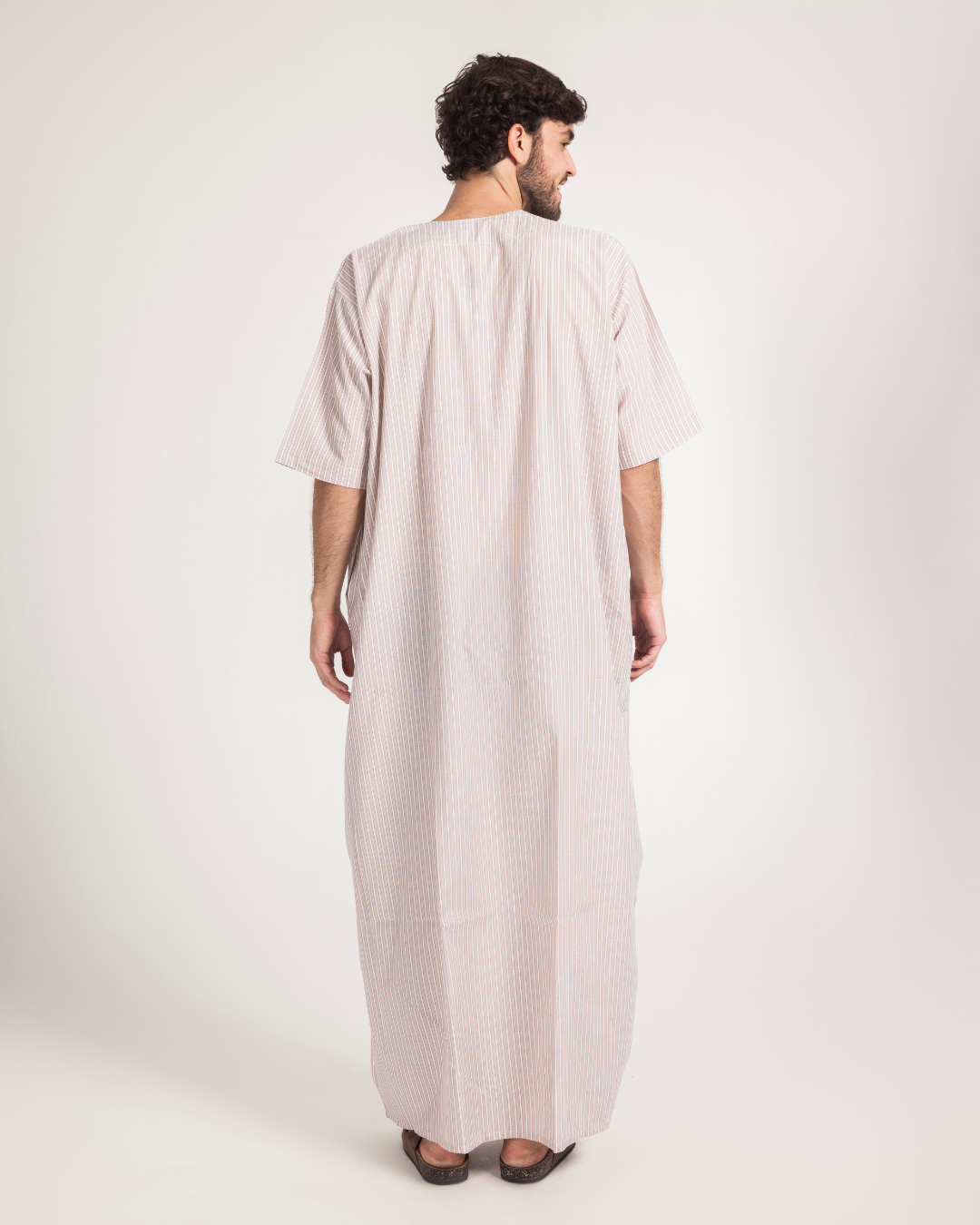 عبايه رجالي نص كم مقلمة