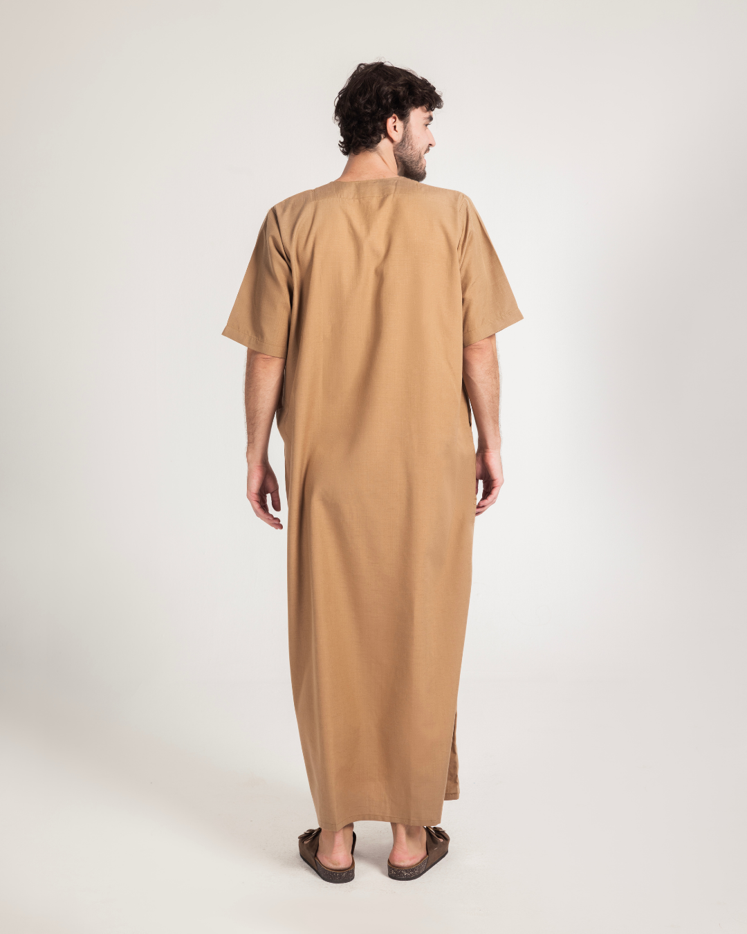 عبايه رجالي نص كم سادة مطرزة