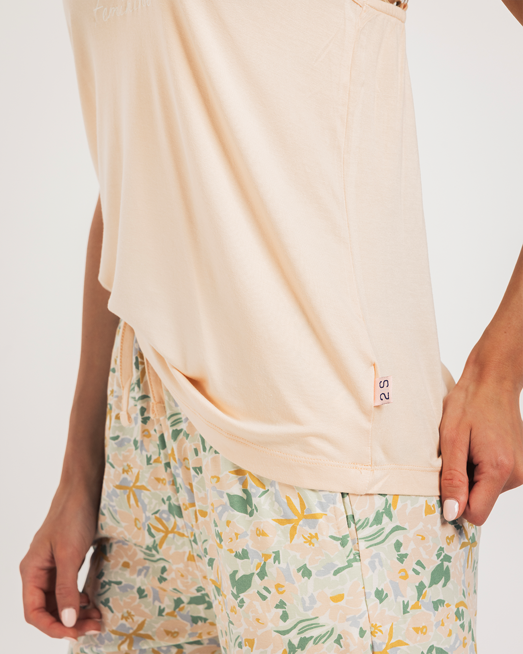 Large Abstract Flowers بيجاما حريمى حمالة و بنطلون