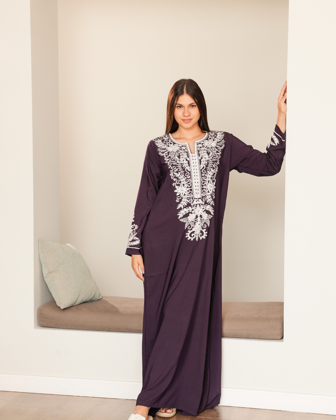 11 دراعة نسائي داكرون سادة مطرز بكم