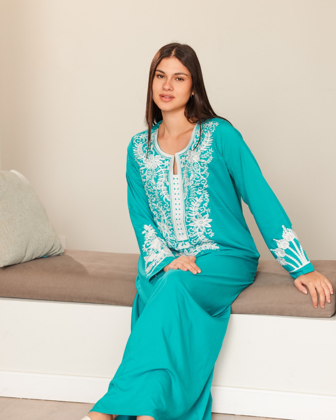 11 دراعة نسائي داكرون سادة مطرز بكم