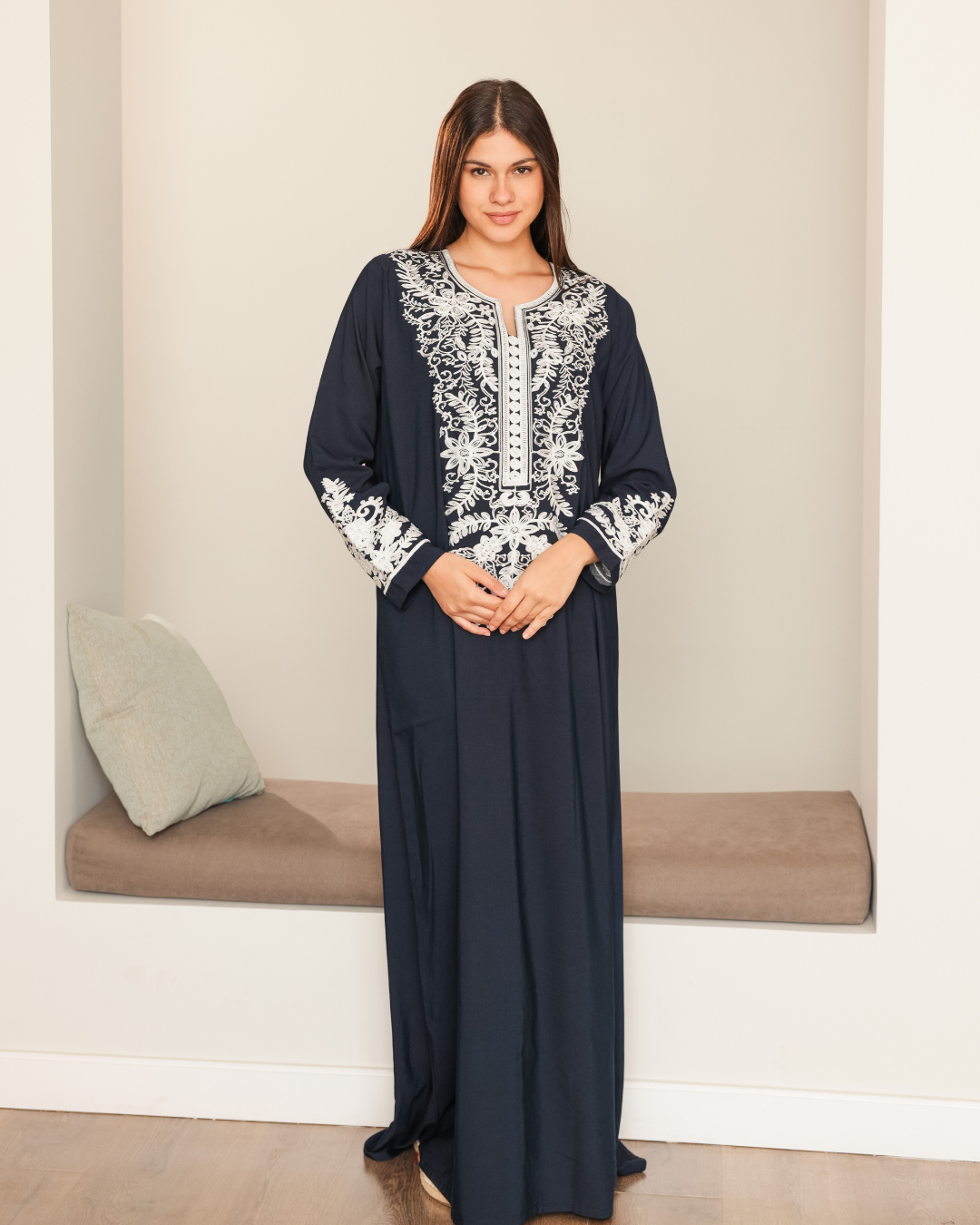 11 دراعة نسائي داكرون سادة مطرز بكم